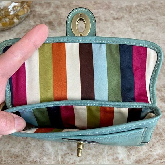 💚 COACH LEGACY WRISTLET-GREEN 💚 - Picture 4 of 5